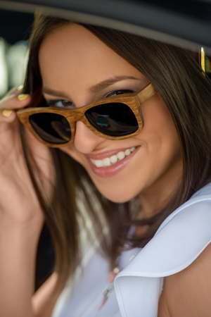 WOMEN'S BAMBOO SUNGLASSES